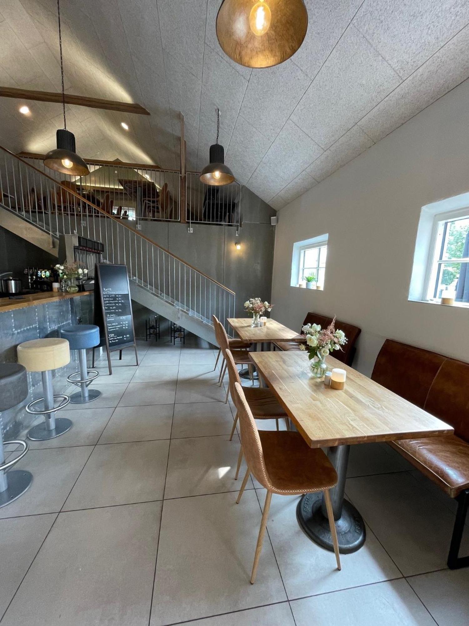 B & B Godstrup - Cafe Og Restaurant Den Gamle Stald Herning Extérieur photo